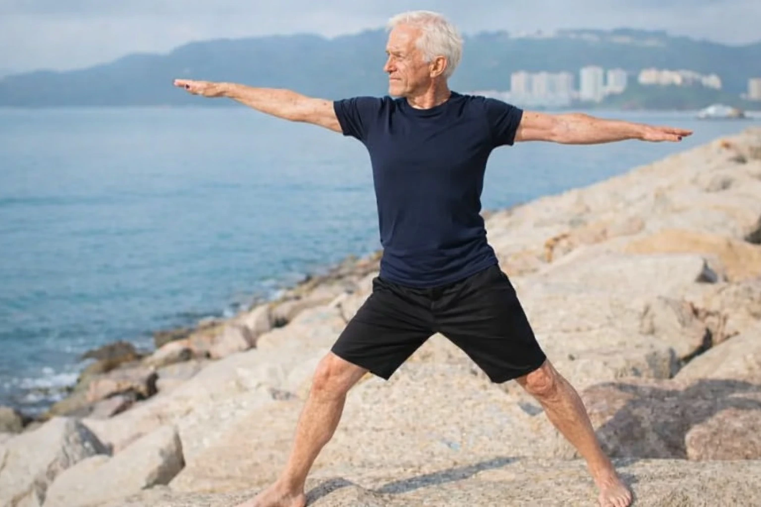 Nach dem 70. Lebensjahr verbessert dieses einfache Bewegungsmuster die Gesundheitsspanne: Warum Beständigkeit für Gelenke und Gleichgewicht wichtiger ist als Intensität